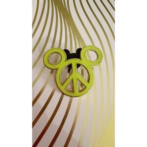 Disney Parks 2008 Mickey Mouse Peace Sign Pin
